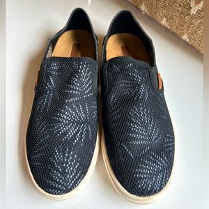 Like new! Olukai VC06/18. Sz W7 Pehuea Slip On Drop Heel Comfort Sneakers Mesh